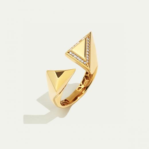Eta 14 Ayar Altın Üçgen Formlu Taşlı Yüzük