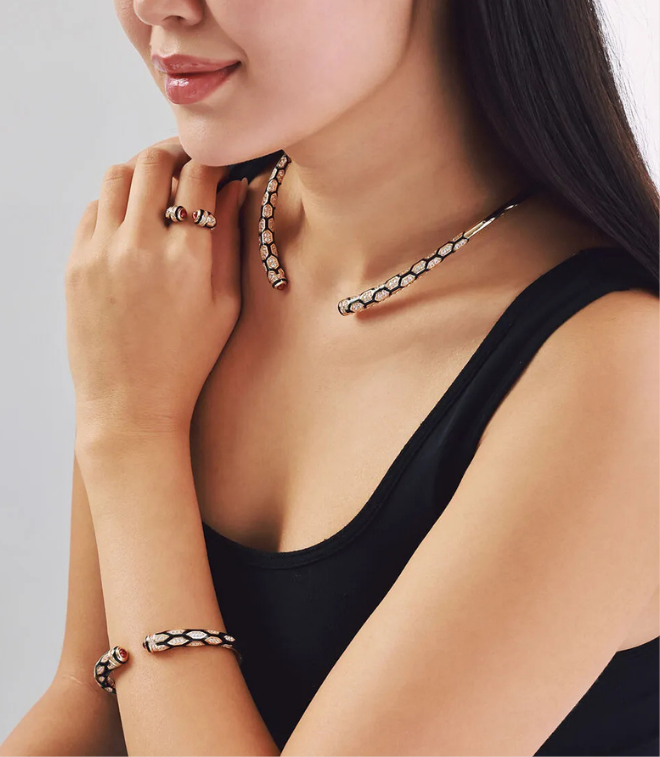 Yılbaşı Gecesi Işıltısını Yükselten 3 Altın Mücevher